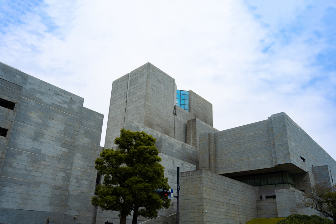 青森県立美術館